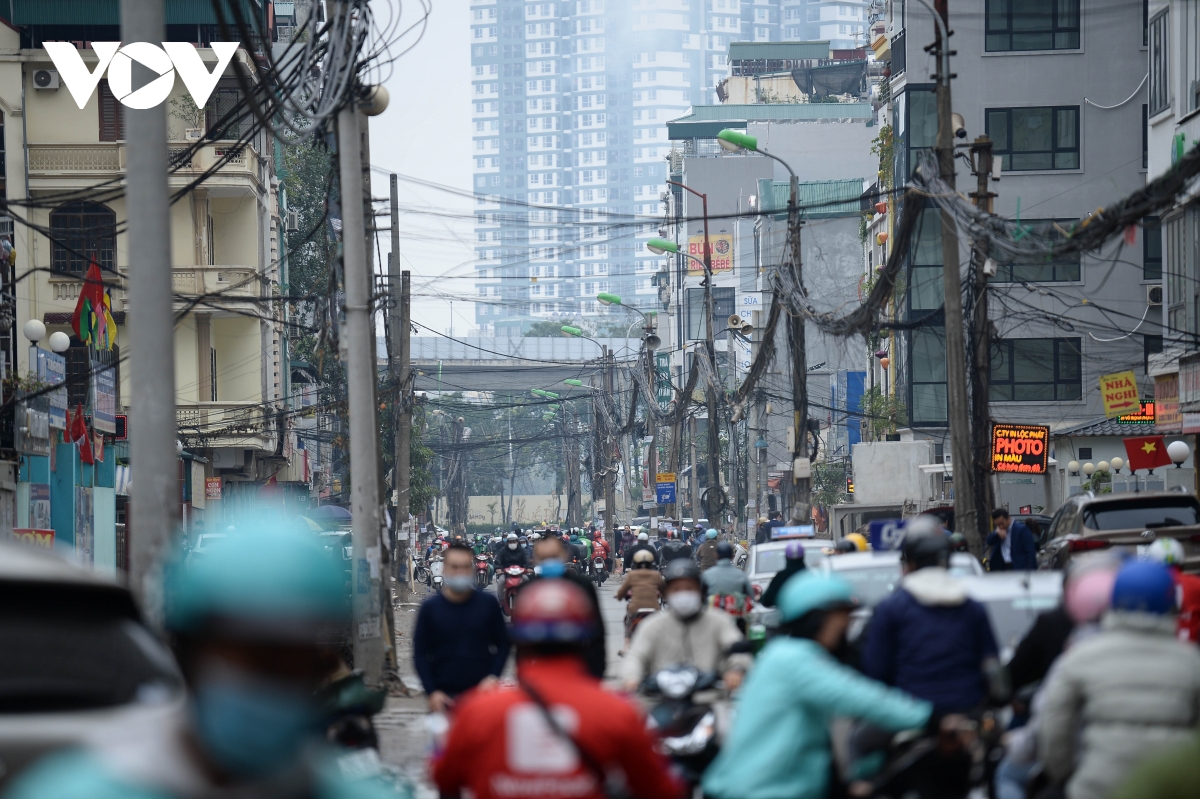 Cận cảnh tuyến phố dài hơn 400m thi công "rùa bò" hơn 2 năm chưa xong