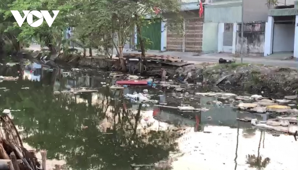 Hơn 100 hộ dân kêu cứu vì mương nước ô nhiễm ở Vũng Tàu | VOV.VN