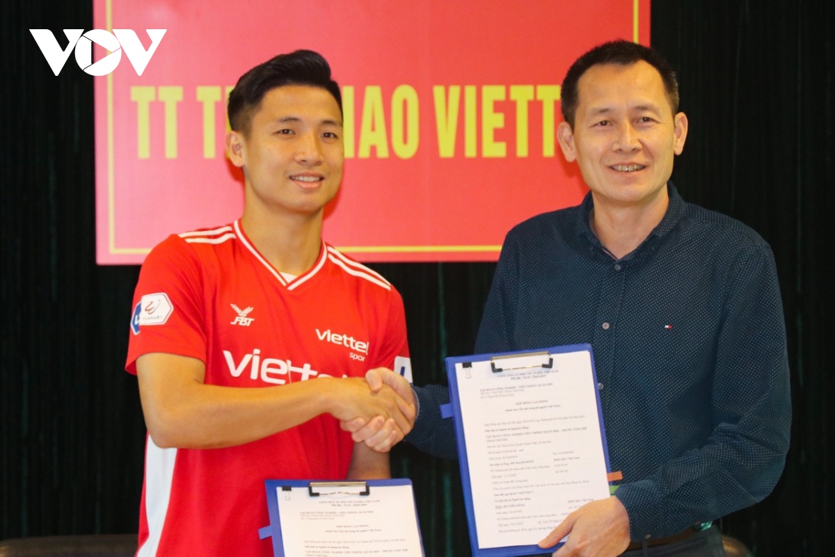 viettel fc don tin cuc vui tu doi truong bui tien dung truoc them dai chien voi hagl hinh anh 2