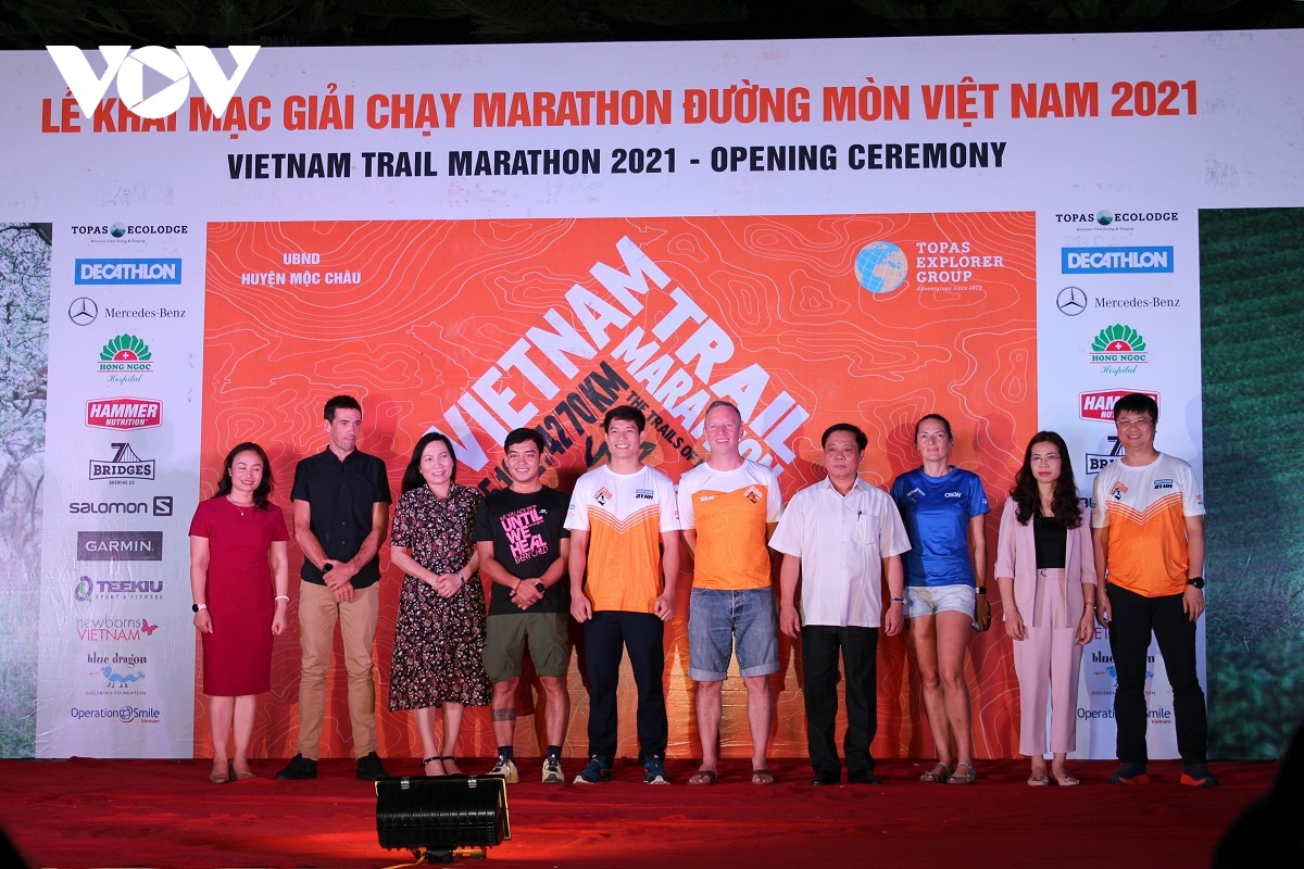 khai mac giai marathon duong mon viet nam nam 2021 tai moc chau hinh anh 1