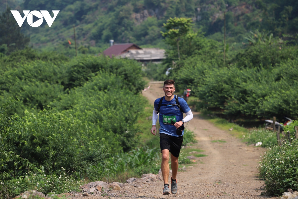 An tuong giai chay marathon quoc te tren cao nguyen moc chau hinh anh 10