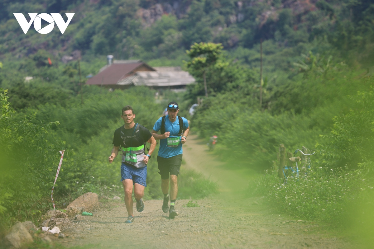 An tuong giai chay marathon quoc te tren cao nguyen moc chau hinh anh 11