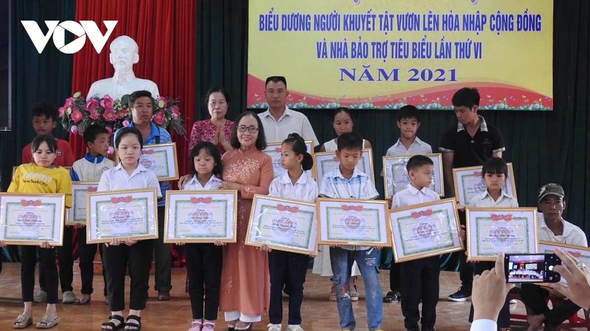 kon tum bieu duong nguoi khuyet tat vuon len hoa nhap cong dong hinh anh 1