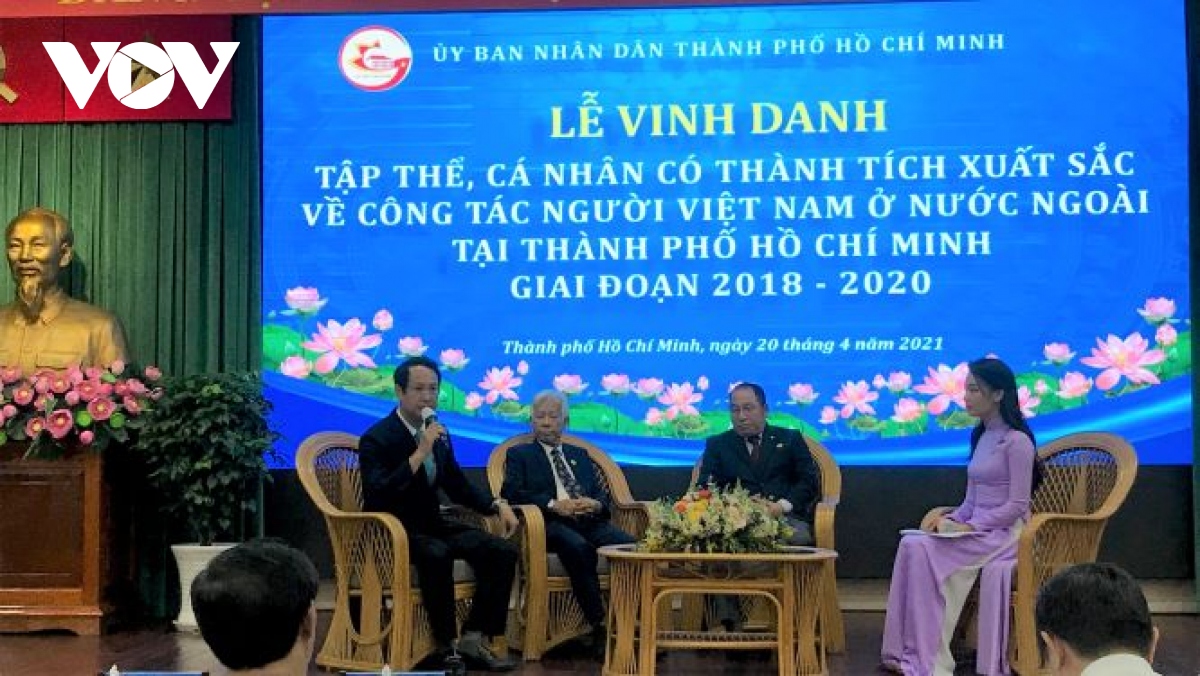 vinh danh 50 tap the, ca nhan xuat sac trong cong tac nguoi viet o nuoc ngoai hinh anh 1