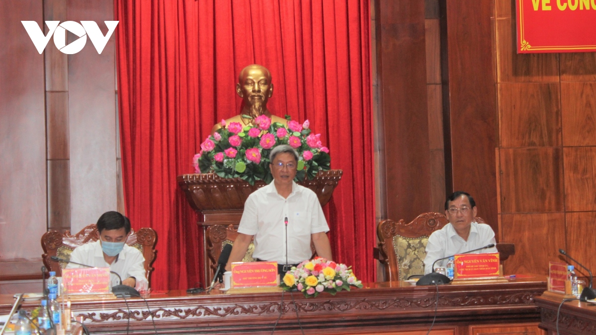 bo y te kiem tra cong tac phong chong dich benh covid-19 o tien giang hinh anh 1