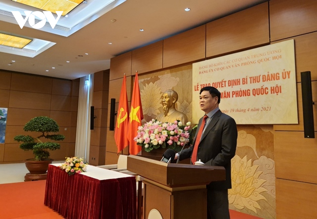 lễ trao quyết định bí thư Đảng ủy cơ quan văn phòng quốc hội cho ông bùi văn cường hình ảnh 1 le trao quyet dinh bi thu Dang uy co quan van phong quoc hoi cho ong bui van cuong hinh anh 1