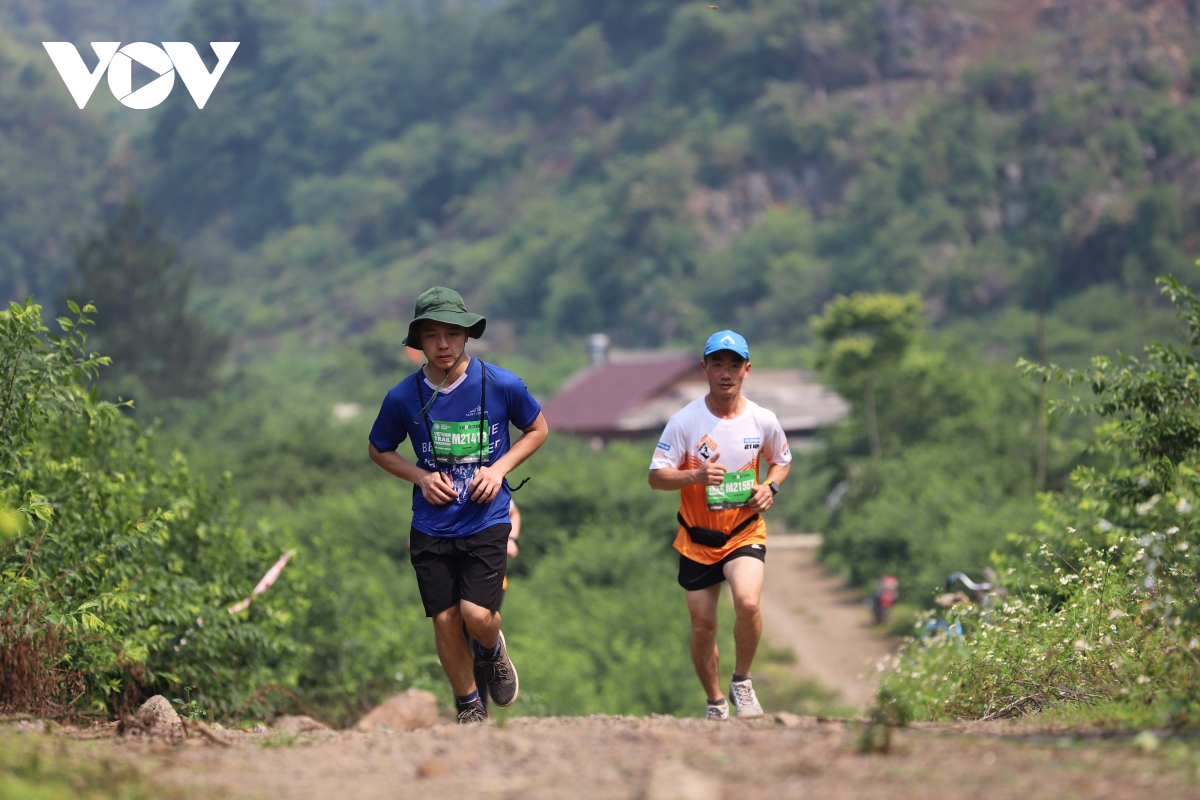 An tuong giai chay marathon quoc te tren cao nguyen moc chau hinh anh 5