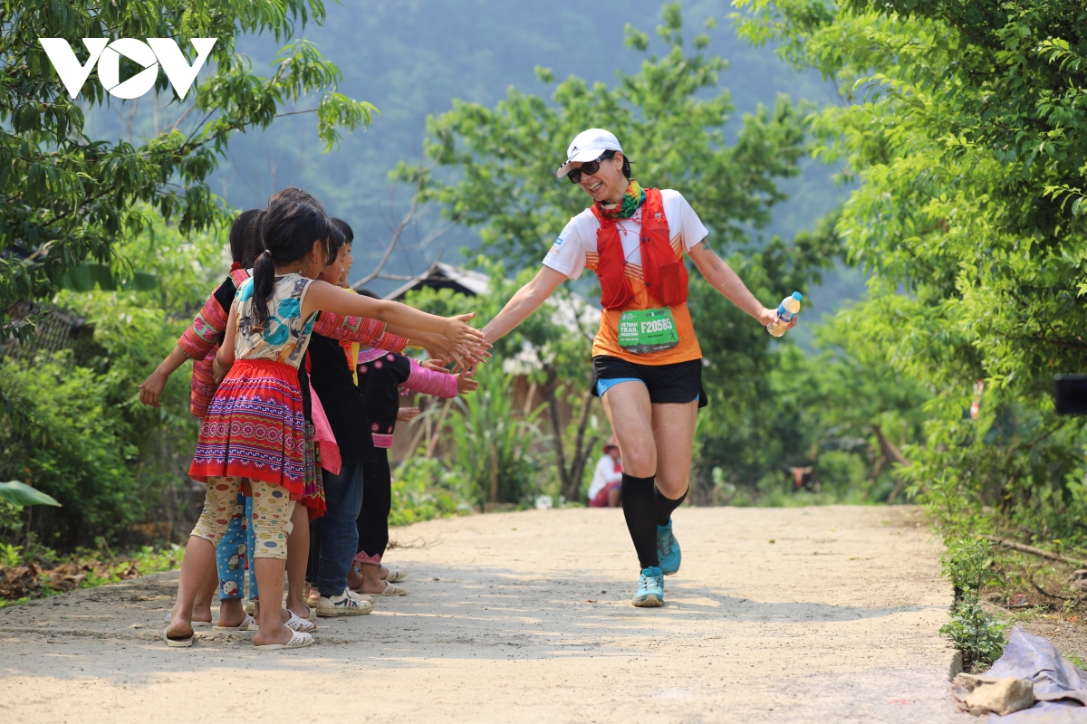 An tuong giai chay marathon quoc te tren cao nguyen moc chau hinh anh 6