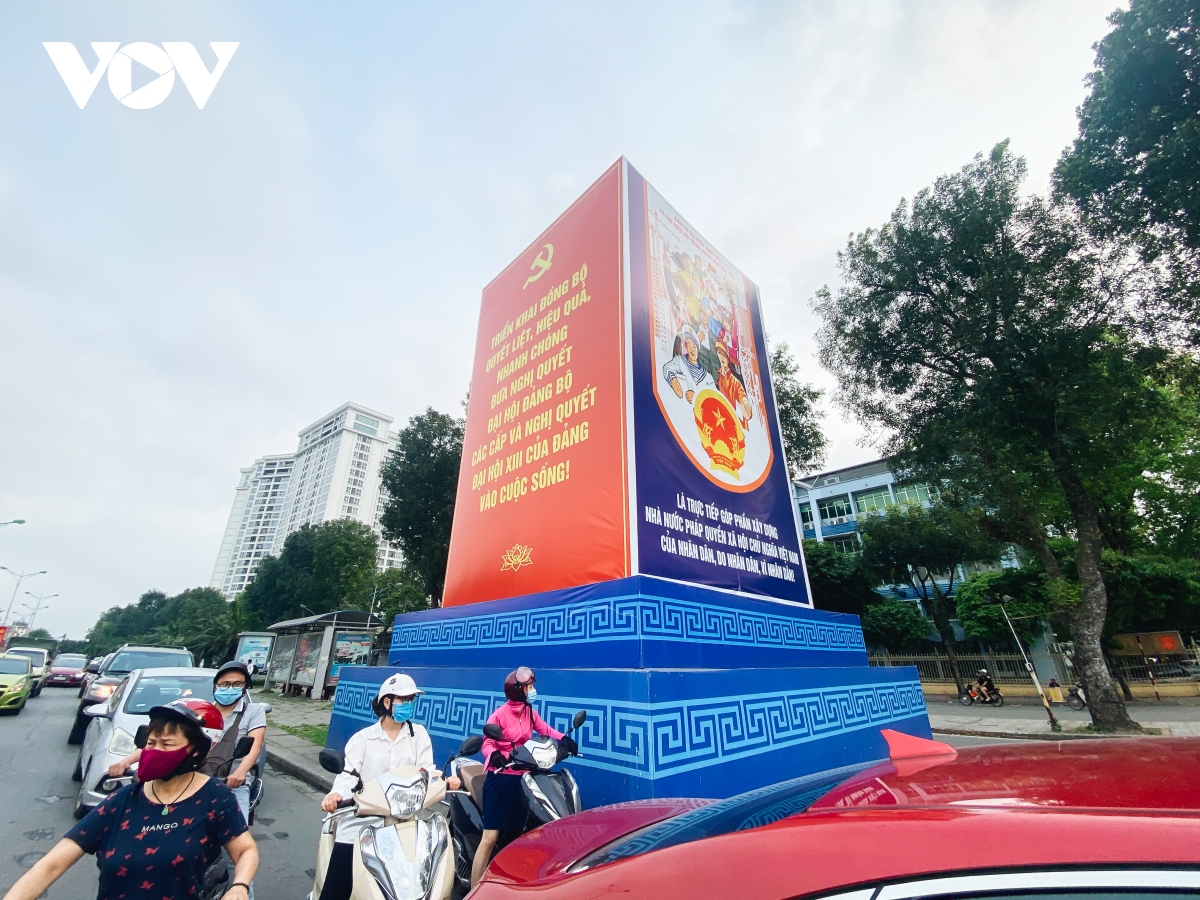 ha noi ngap tran sac do cua pano, ap phich co dong ngay bau cu hinh anh 7