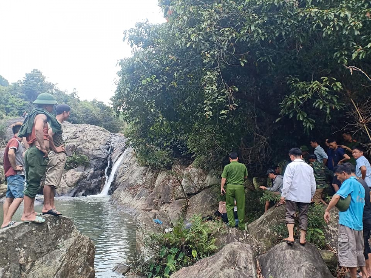 say chan nga xuong khe da, nu sinh lop 10 tu vong hinh anh 1