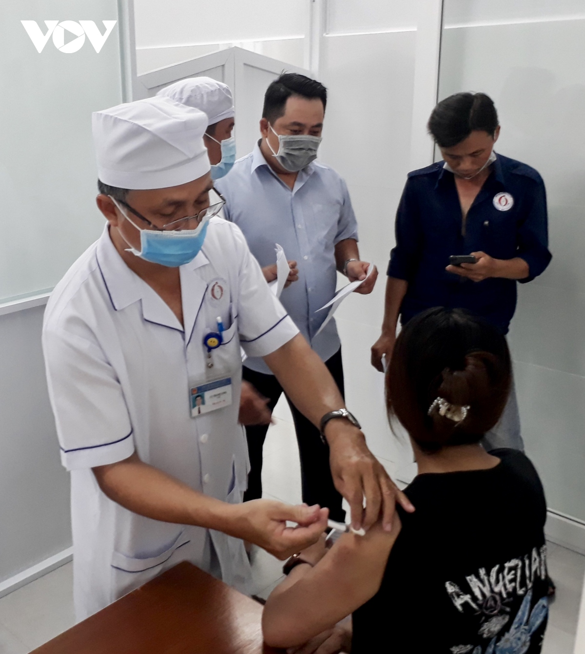 yen bai, bac lieu tiem vaccine phong covid- 19 cho nhung truong hop dau tien hinh anh 5