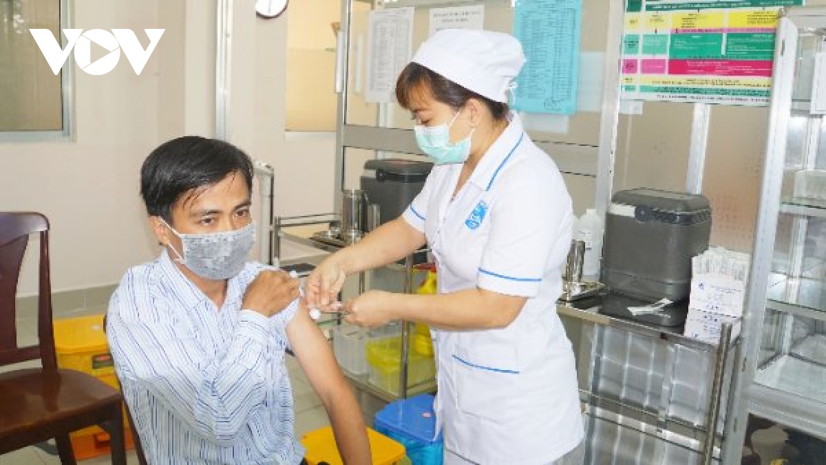 Dong thap, hau giang bat dau tiem vaccine phong covid-19 hinh anh 4