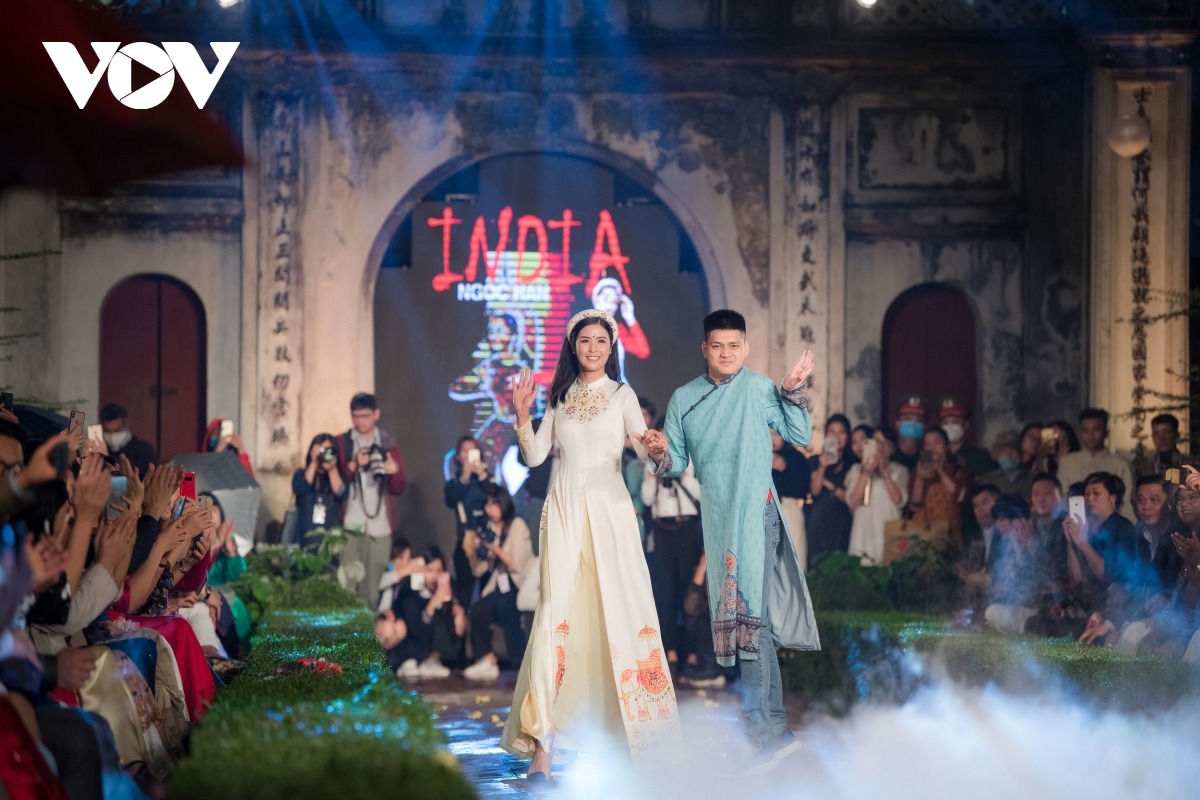 nguoi khuyet tat ung ho ao dai cho hoa hau ngoc han hinh anh 9