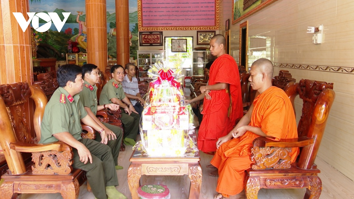 Dong bao khmer vinh long don tet chol chnam thmay trong niem vui moi hinh anh 3