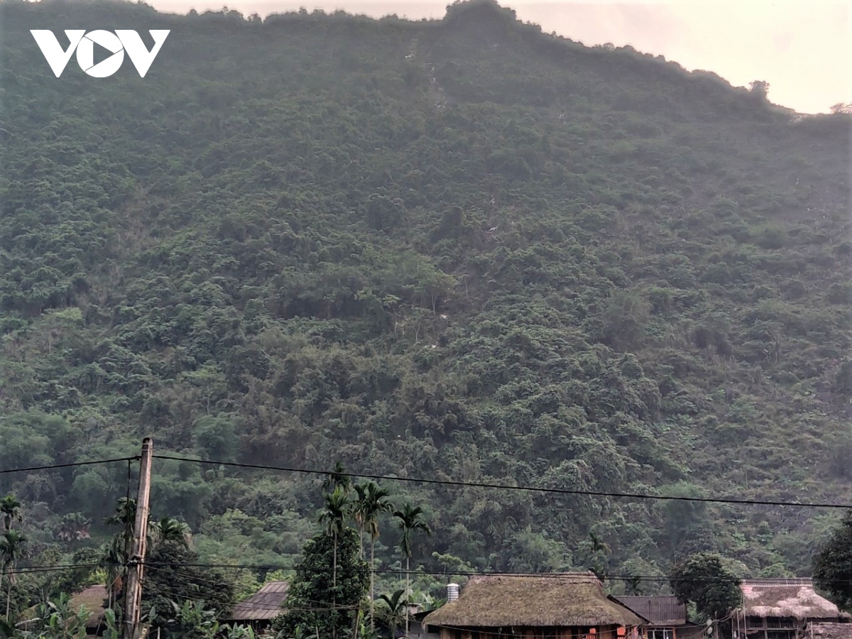 doanh nghiep khai thac da, nguoi dan lang lanh thap thom lo au hinh anh 1