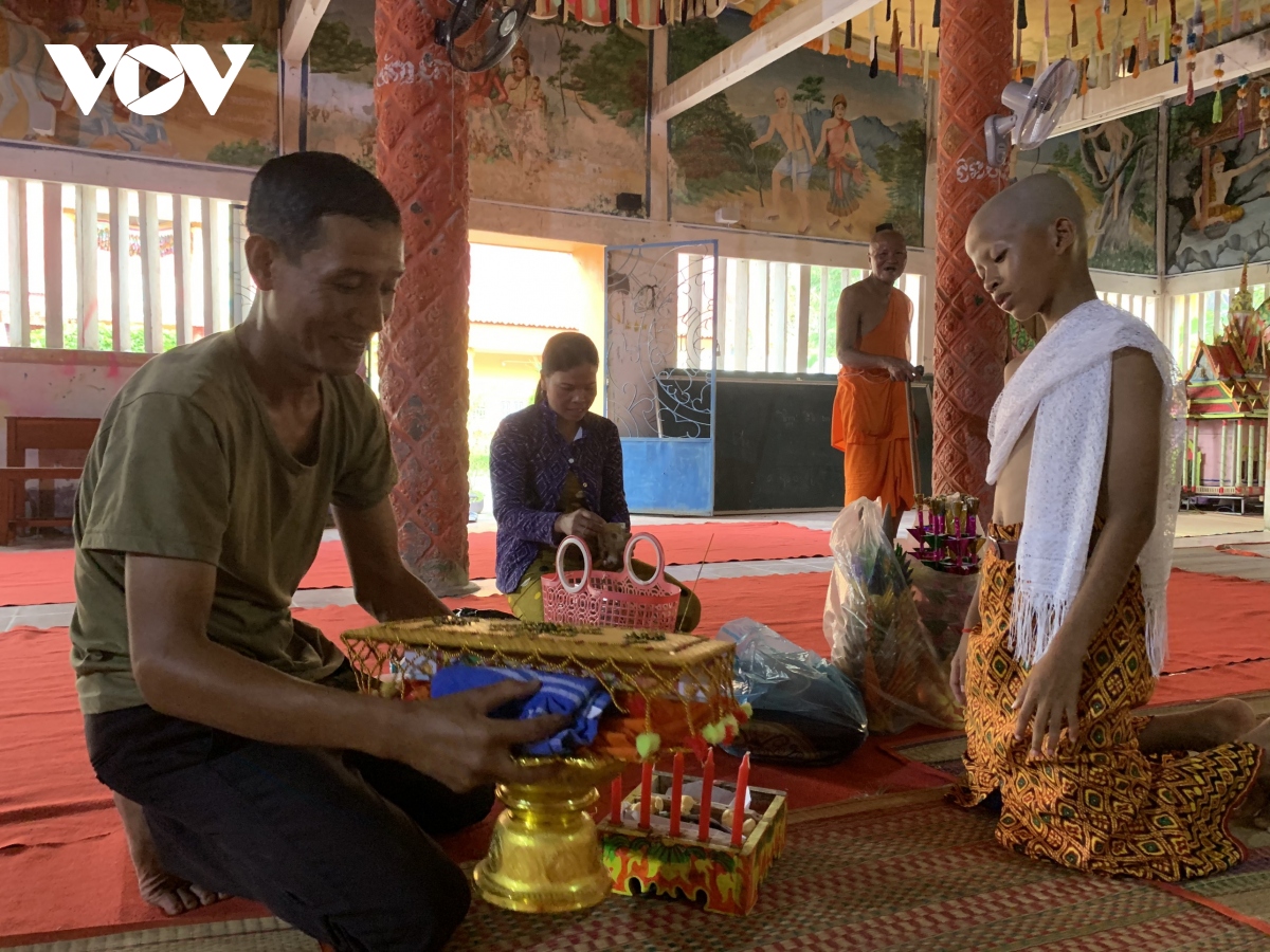 Dong bao khmer nam bo don tet co truyen chol chnam thmay hinh anh 1