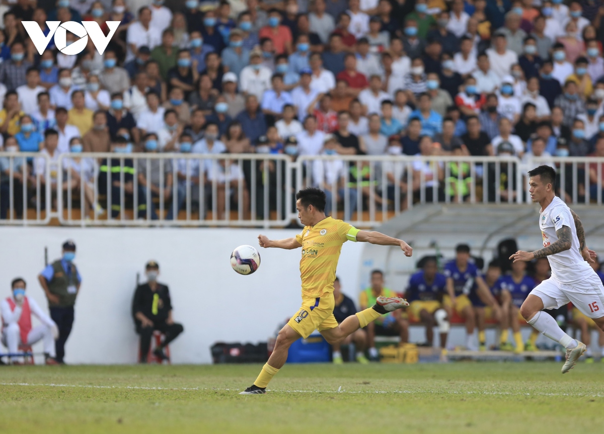 xuan truong lap sieu pham, hagl thang thuyet phuc ha noi fc hinh anh 2