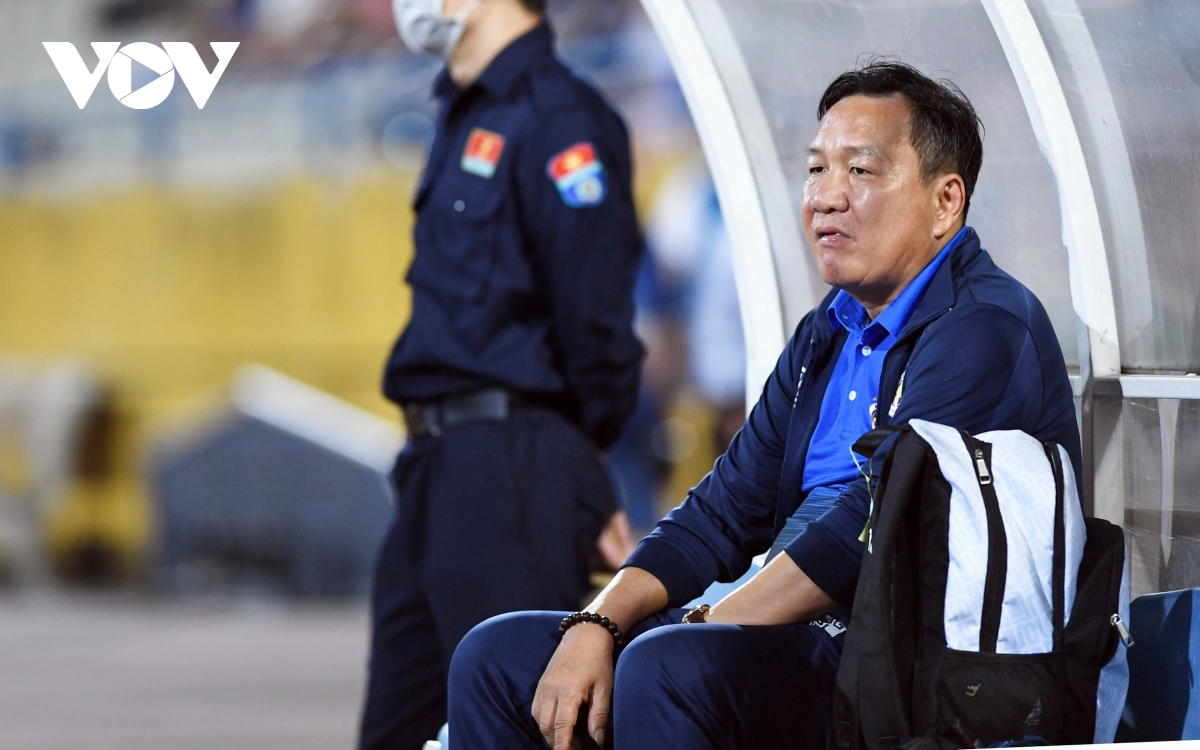 hlv hoang van phuc mong than may man tro giup ha noi fc o tran gap hagl hinh anh 1