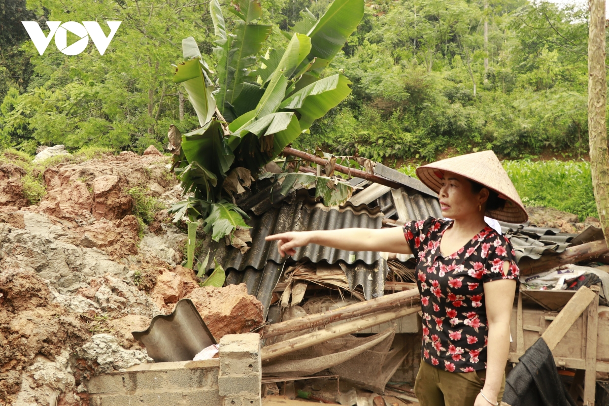 Sạt lở đập hồ chứa bùn thải, 3000m3 đất cát "nhấn chìm" ruộng của dân