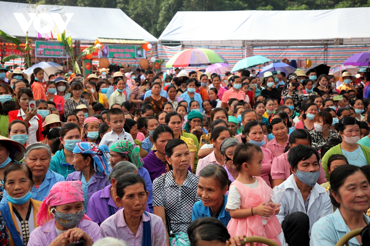 Anh soi dong le hoi then kin pang ben dong nam lum hinh anh 4