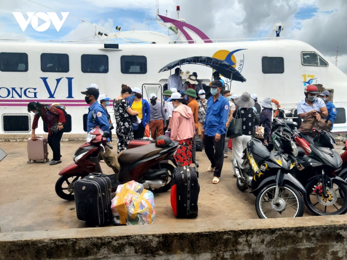 Kiên Giang kích hoạt các khu cách ly tập trung khi người Việt nhập cảnh về ồ ạt