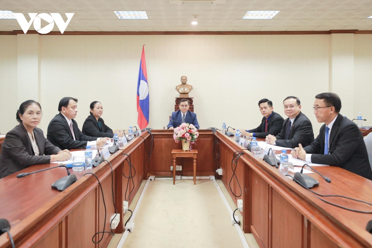 top vietnamese and lao legislators hold phone talks picture 2