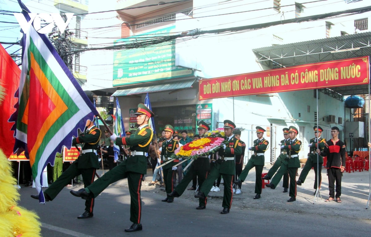 khanh hoa dang huong tuong niem, tri an cac vua hung hinh anh 1