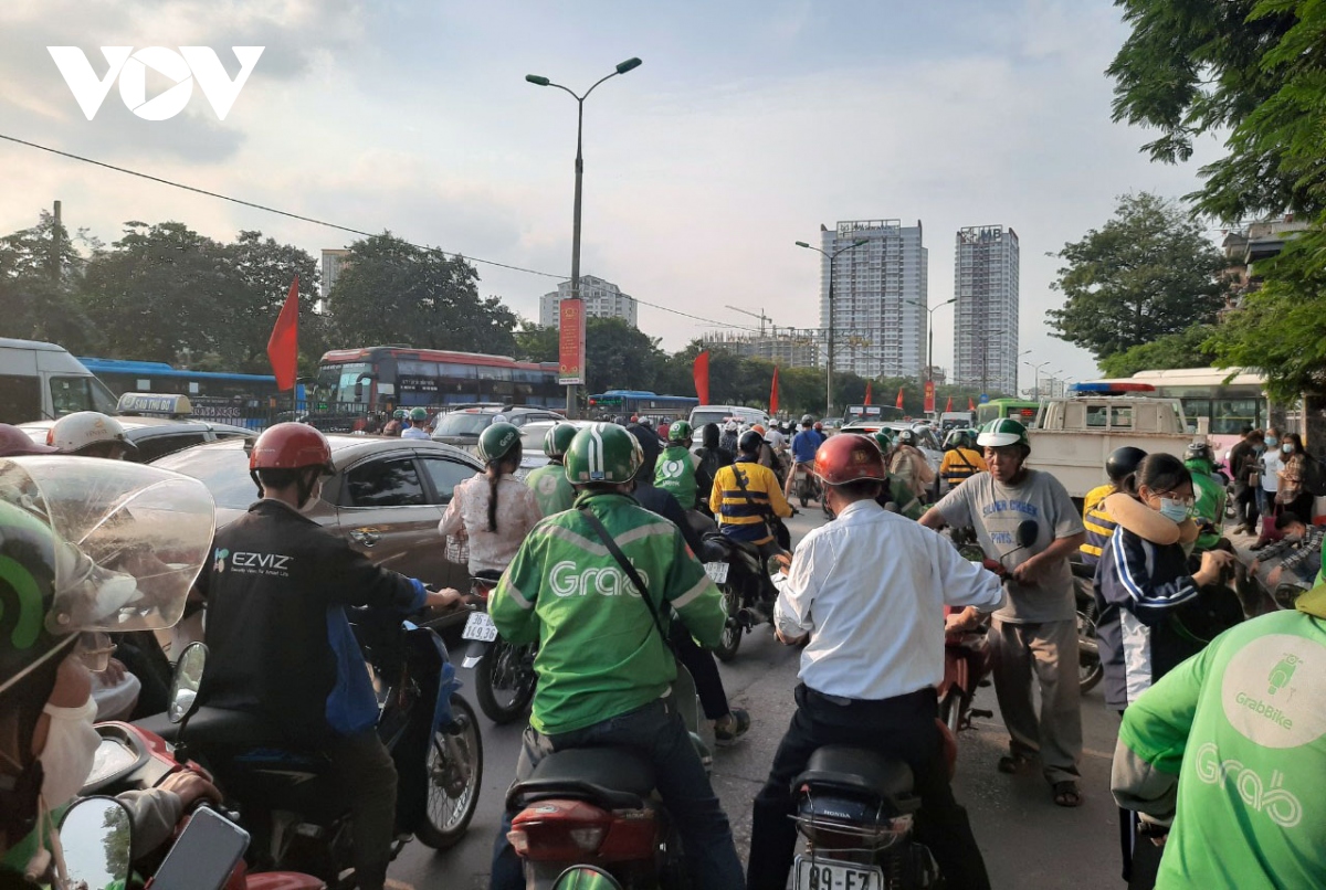 nguoi dan thu do un un ve que nghi le, nhieu tuyen duong ket cung hinh anh 11