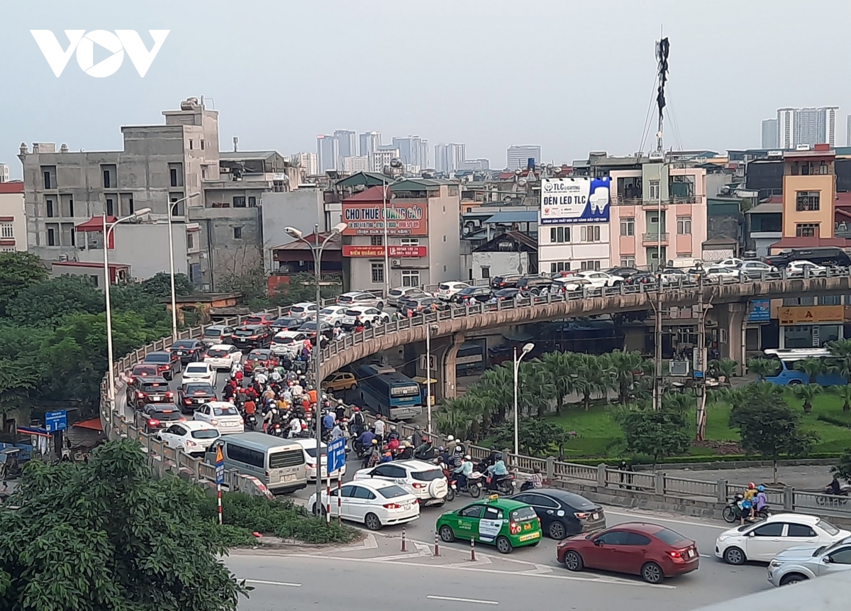 nguoi dan thu do un un ve que nghi le, nhieu tuyen duong ket cung hinh anh 13