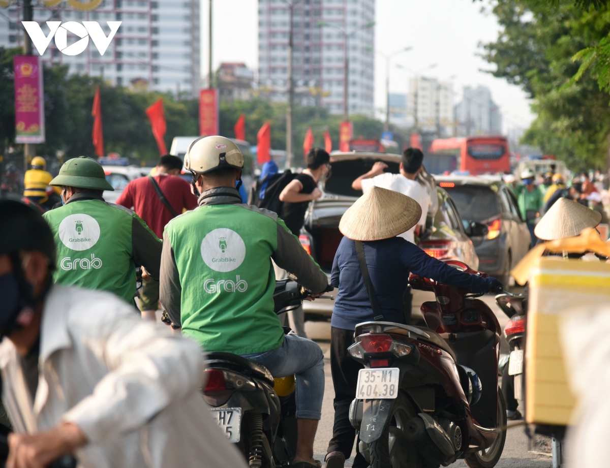 nguoi dan thu do un un ve que nghi le, nhieu tuyen duong ket cung hinh anh 12