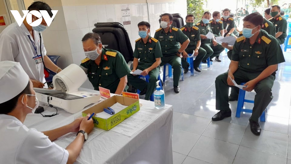 vietnam records no fresh cases, nearly 320,000 vaccinated against covid-19 picture 1
