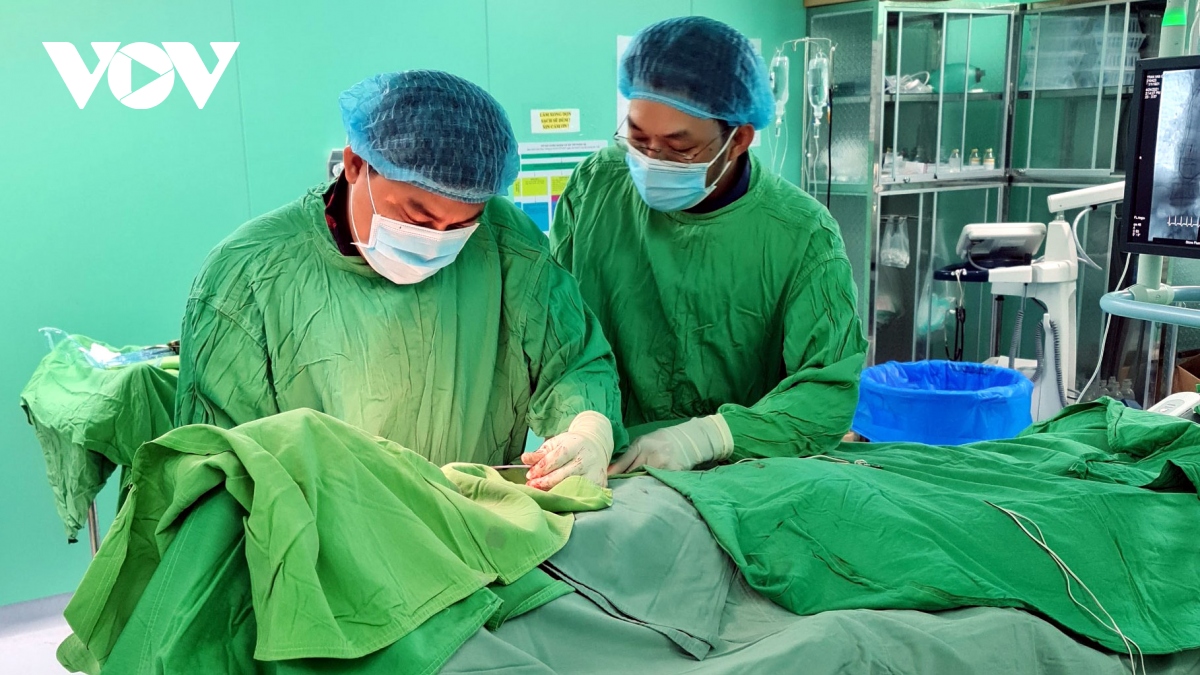 Đặt máy tạo nhịp tim cứu sống cụ ông 100 tuổi ở Cần Thơ