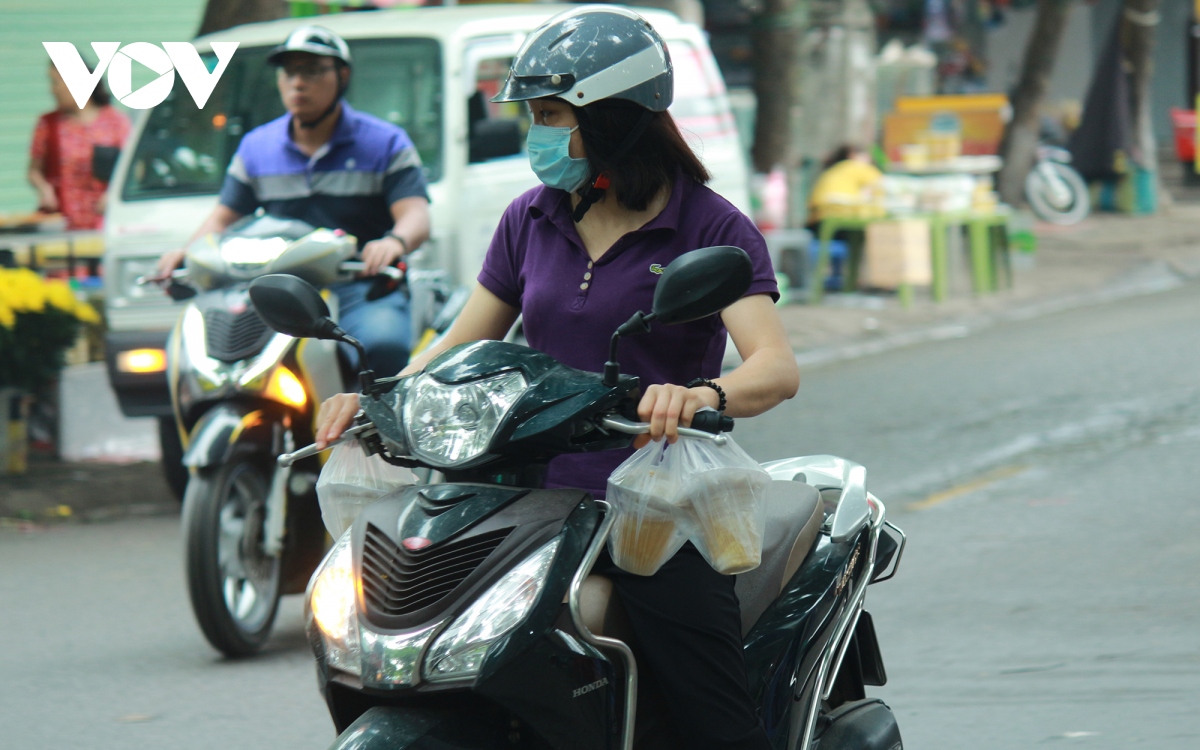 nguoi ha noi day som chuan bi banh troi, banh chay cho tet han thuc hinh anh 9