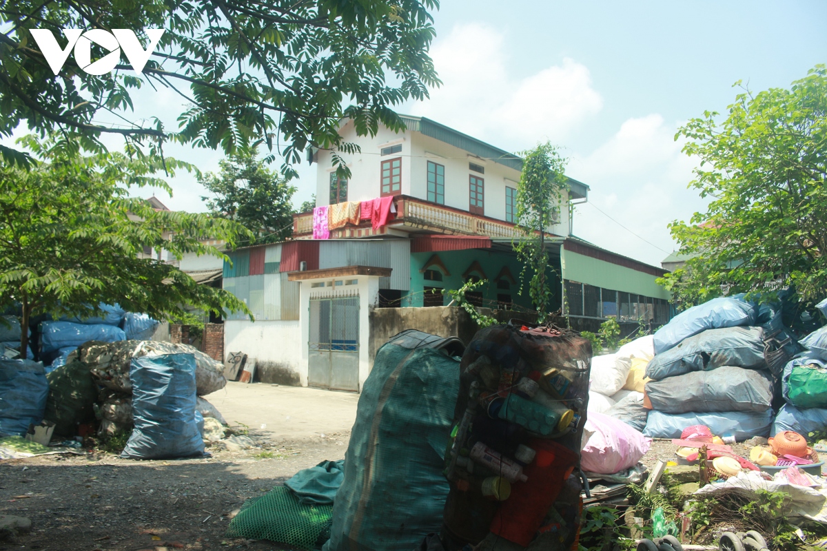  ngat tho vi o nhiem o lang tai che nhua phe thai lon nhat ha noi hinh anh 16