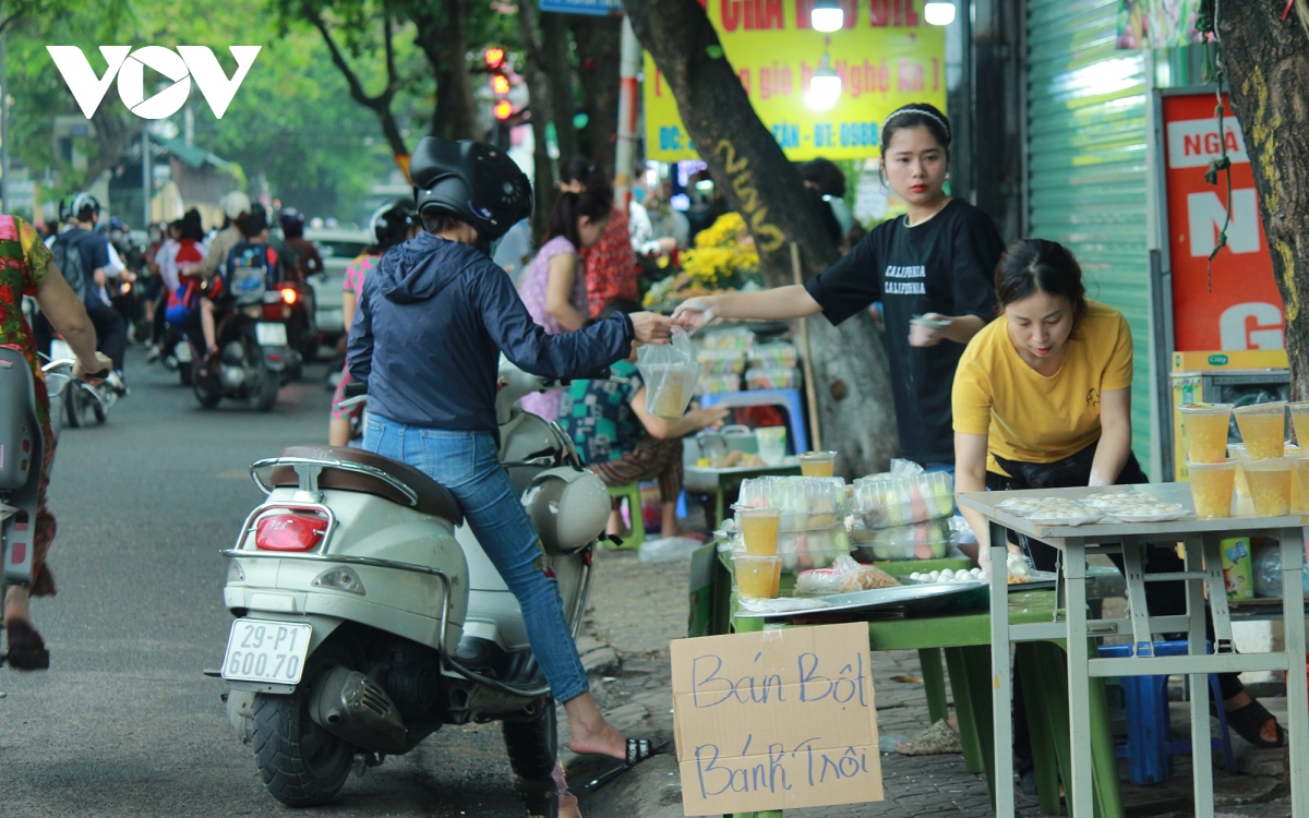 nguoi ha noi day som chuan bi banh troi, banh chay cho tet han thuc hinh anh 8