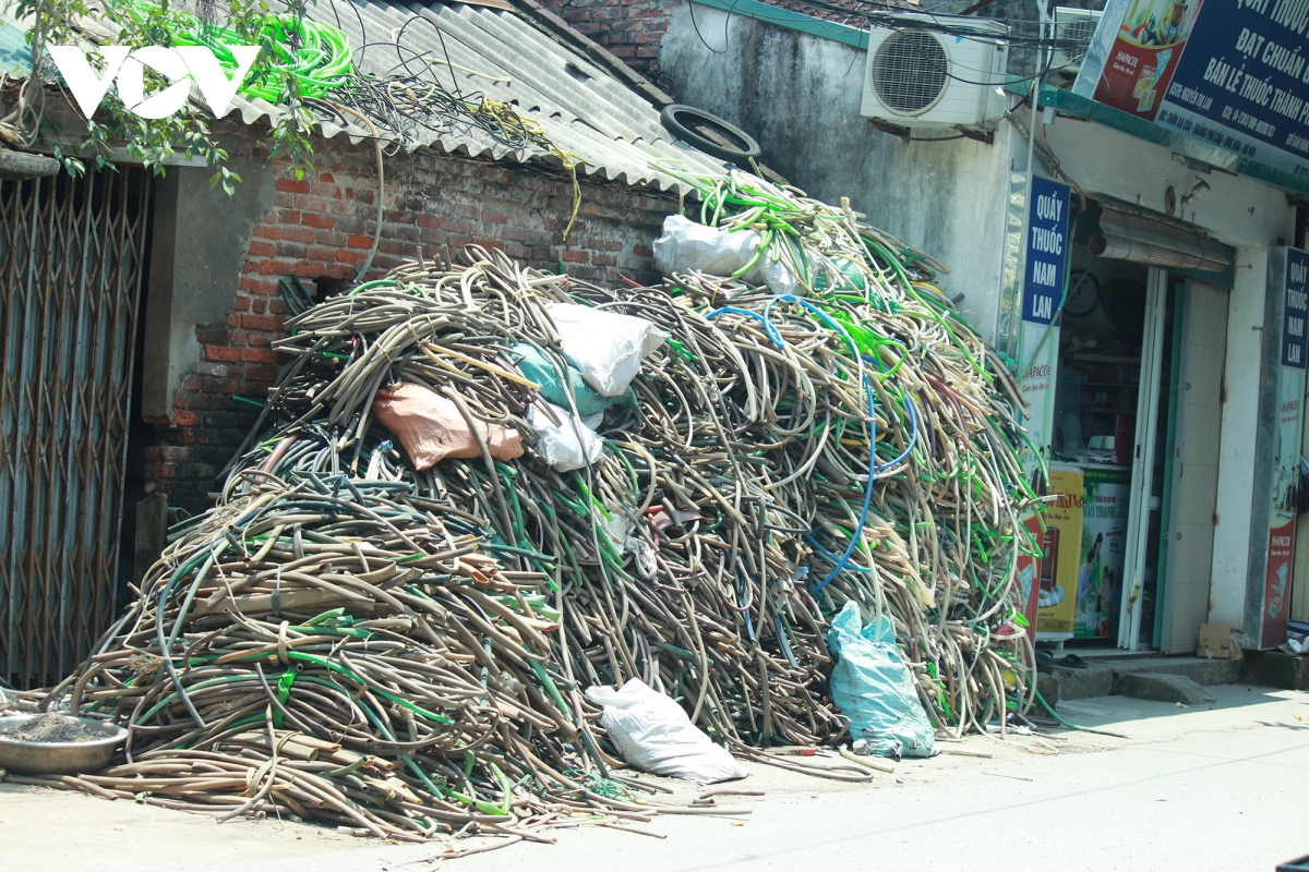  ngat tho vi o nhiem o lang tai che nhua phe thai lon nhat ha noi hinh anh 14