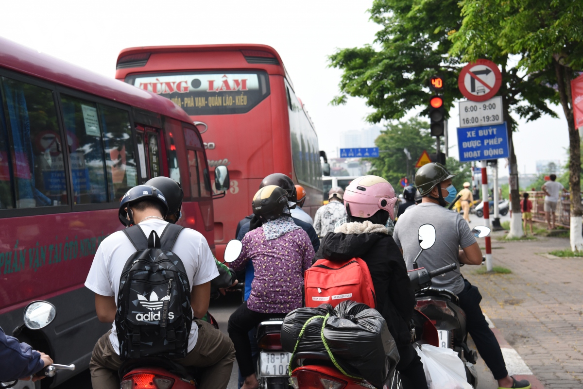 ha noi ra cong dien yeu cau nguoi tro ve thanh pho bat buoc phai khai bao y te hinh anh 1