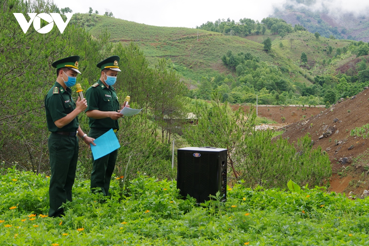 bo doi keo loa len nuong tuyen truyen bau cu cho ba con bien gioi hinh anh 13