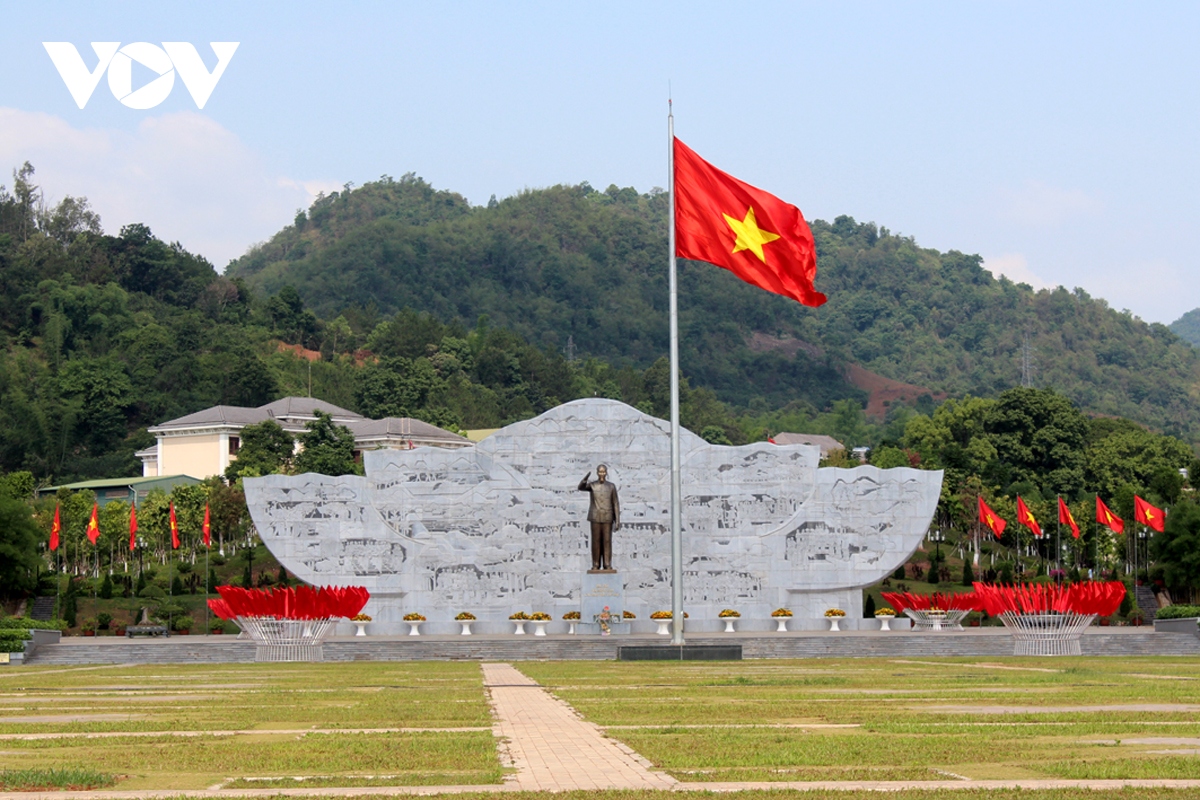 Tây Bắc rực rỡ cờ hoa đón chào ngày hội non sông | VOV.VN