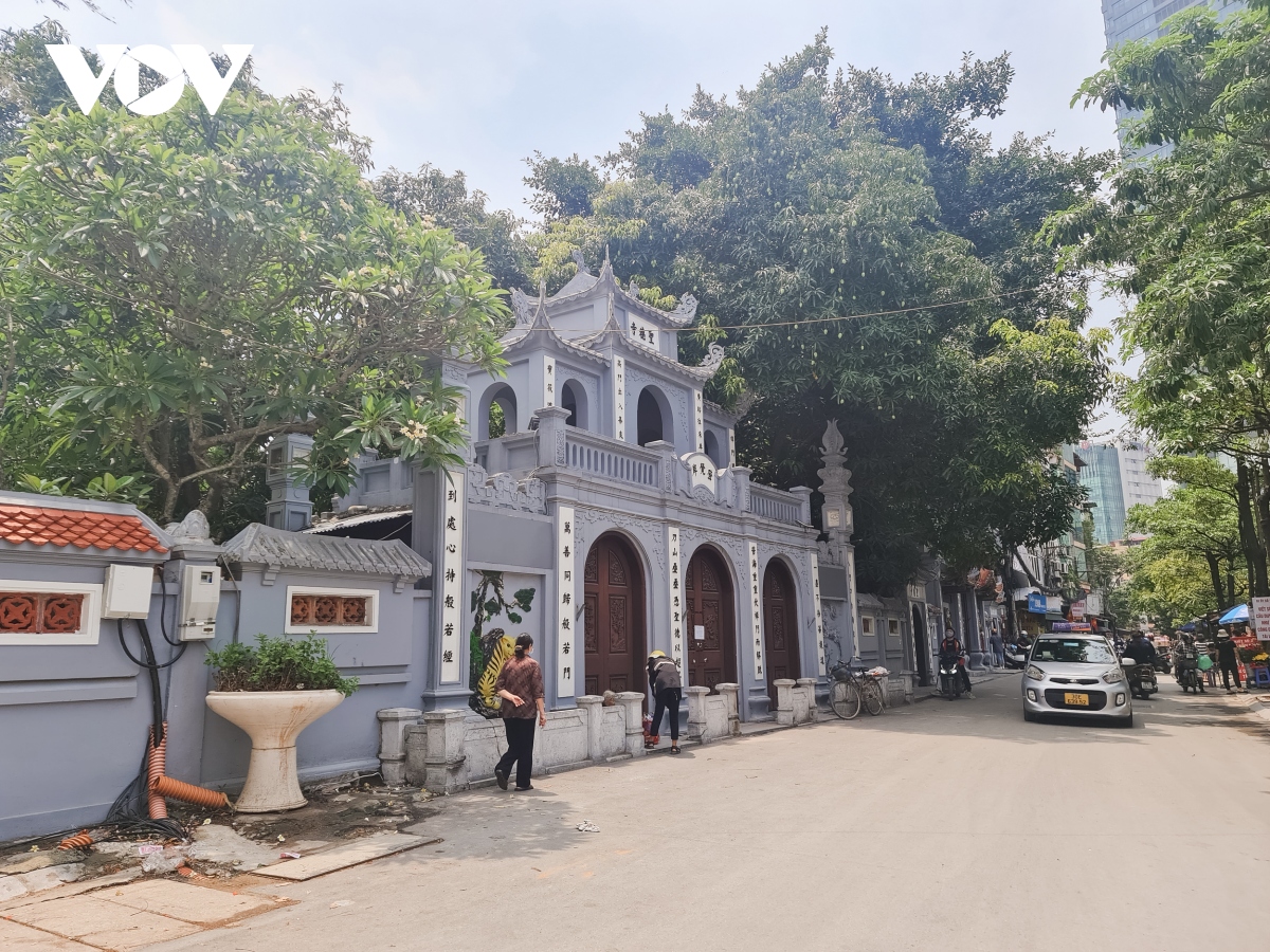 du den chua dong cua, nguoi dan van den vai vong ngay mung 1 am lich hinh anh 1