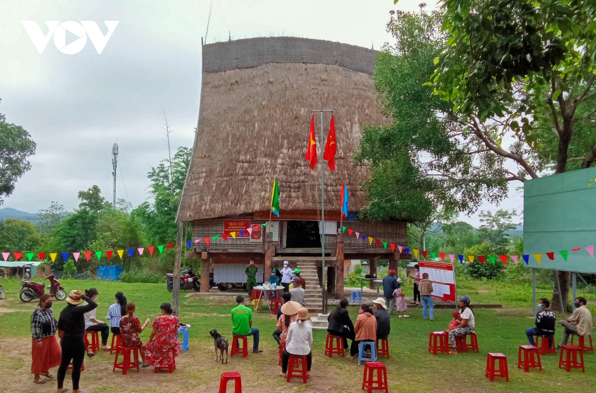 nguoi dan toc thieu so, benh nhan va nhan dan o nhung vung kho khan phan khoi di bau cu hinh anh 9