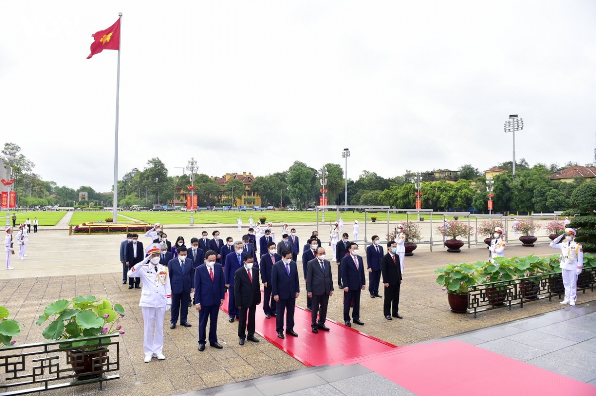 Doan dai bieu lanh dao Dang, nha nuoc vao lang vieng chu tich ho chi minh hinh anh 3