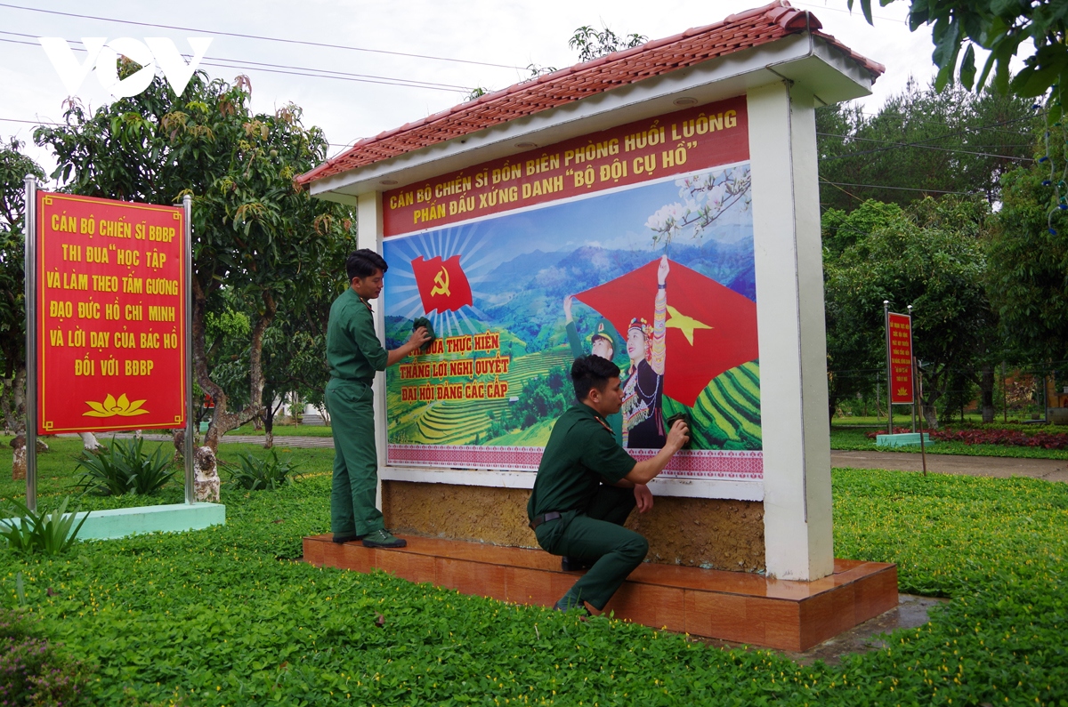 bo doi keo loa len nuong tuyen truyen bau cu cho ba con bien gioi hinh anh 3