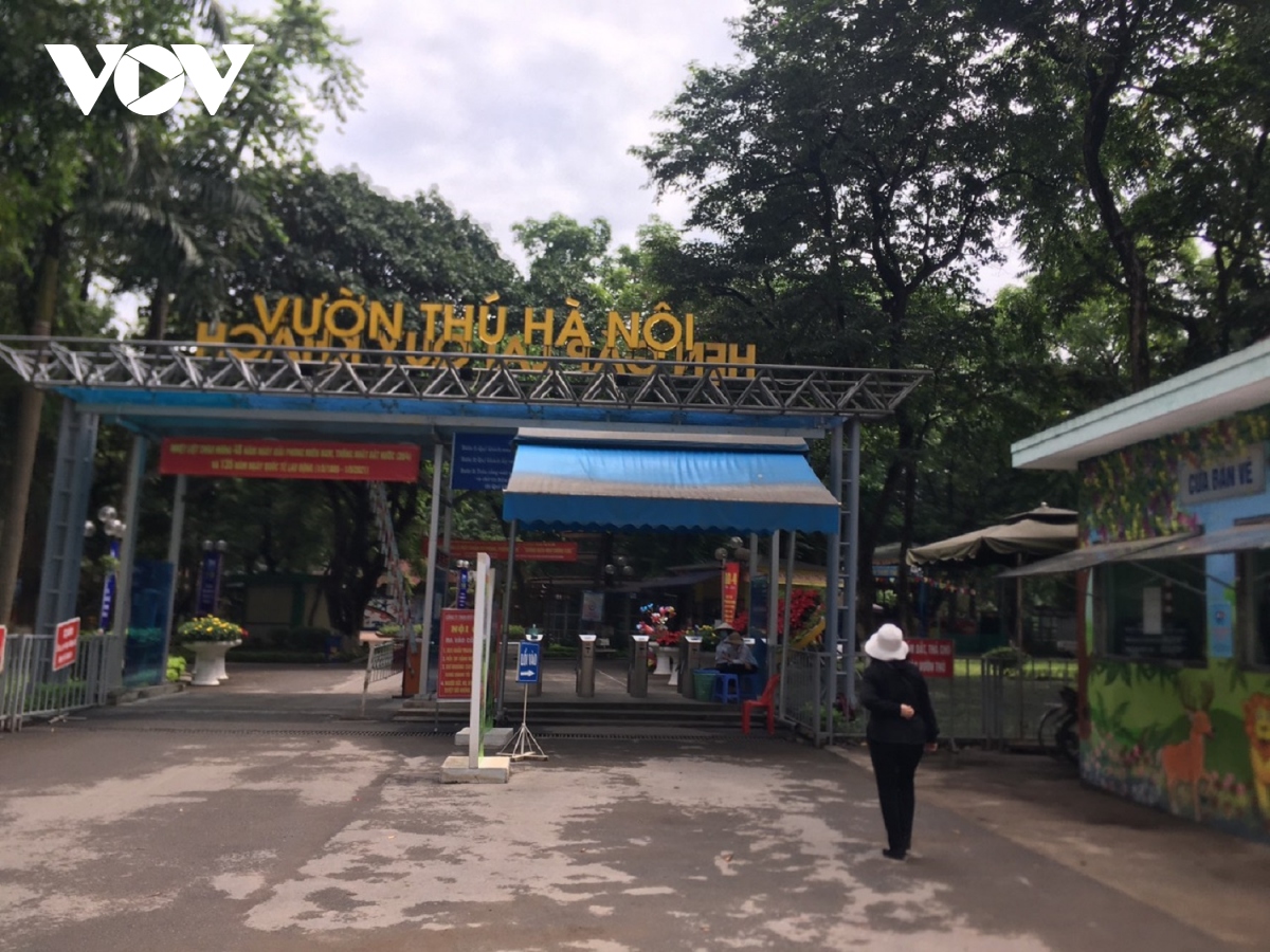 Công viên ở Hà Nội đồng loạt đóng cửa phòng chống dịch Covid-19 - Ảnh 17.