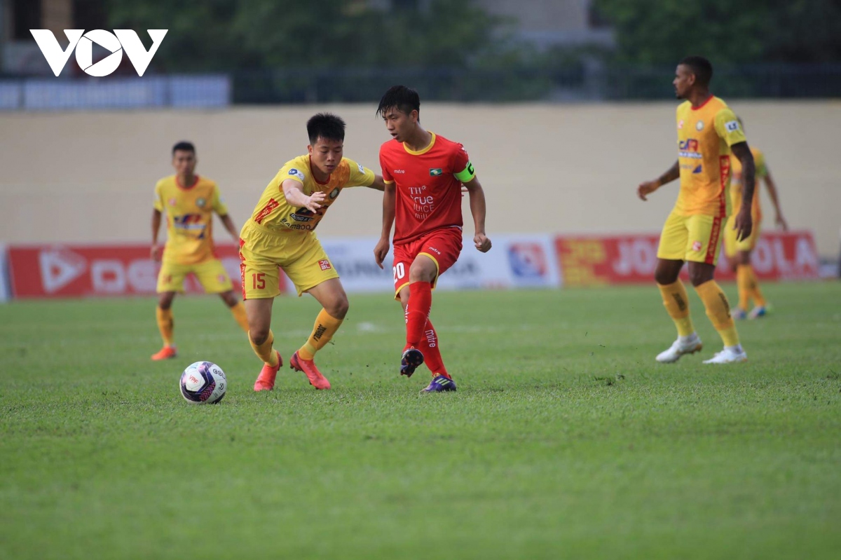 bang xep hang vua pha luoi v-league 2021 lee nguyen gia nhap cuoc dua hinh anh 3