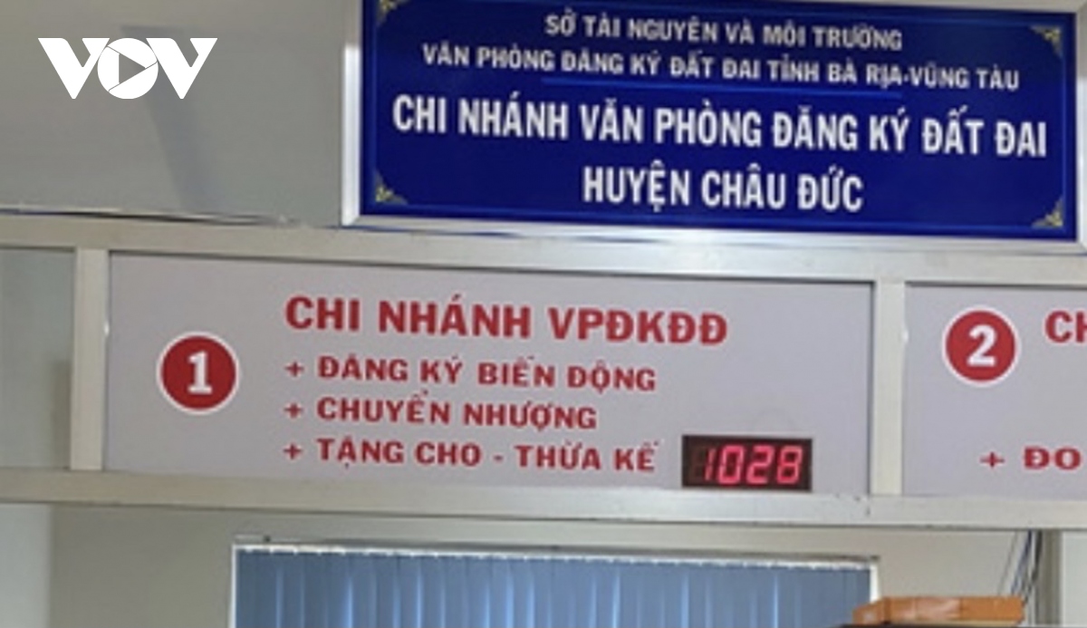 ba ria-vung tau cach ly 12 can bo co tiep xuc voi nu quan ly quan bar nhiem covid-19 hinh anh 1