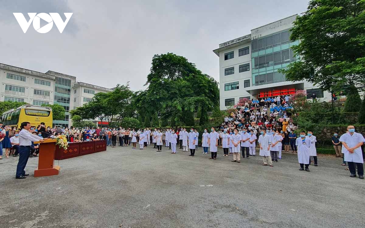 30 y bác sĩ Lào Cai lên đường chi viện cho “tâm dịch” Bắc Giang