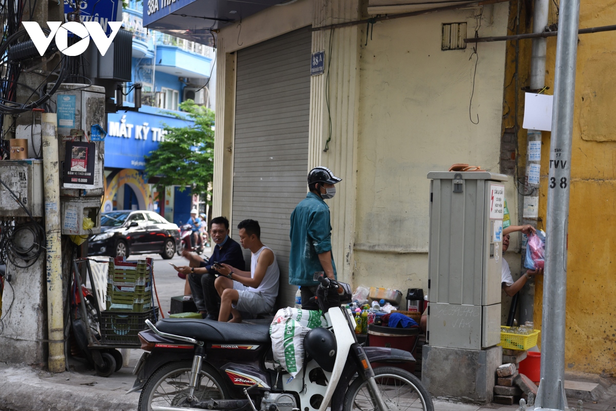 hang quan via he ha noi vang khach khi co lenh tam dung hoat dong hinh anh 3