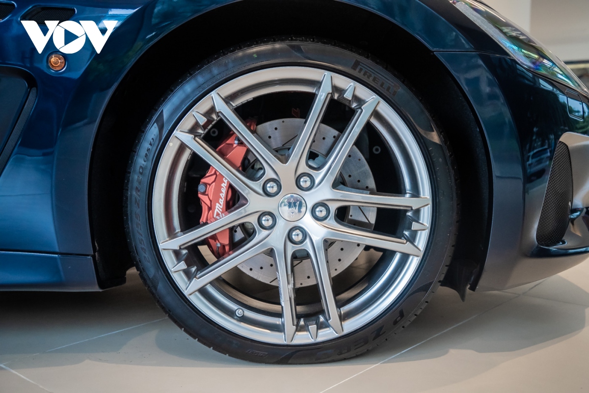 cận cảnh maserati granturismo bản nâng cấp giá gần 14 tỷ đồng tại việt nam hình ảnh 4 can canh maserati granturismo ban nang cap gia gan 14 ty dong tai viet nam hinh anh 4