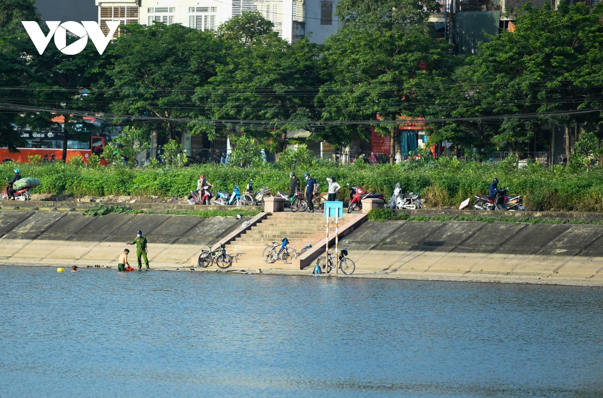  ngo lo quy dinh, nguoi dan ha noi than nhien ra ho boi loi, tap the duc hinh anh 13